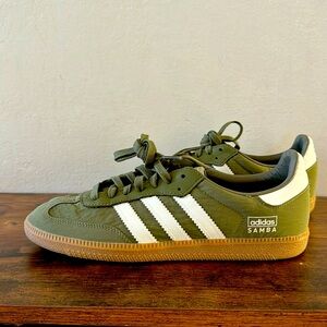 Adidas Samba: US 7.5 | Color: Olive Green